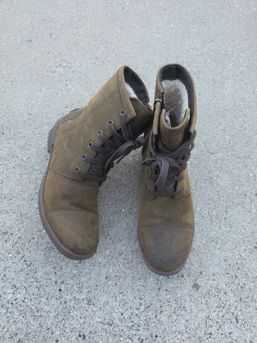 UGG Australia Ashbury Brown Lace-Up Leather Winter Boots Size 8
